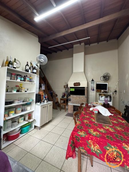 Casa com 1 quarto, 1 banheiro e 94m² à venda no bairro Umuharama, Pelotas