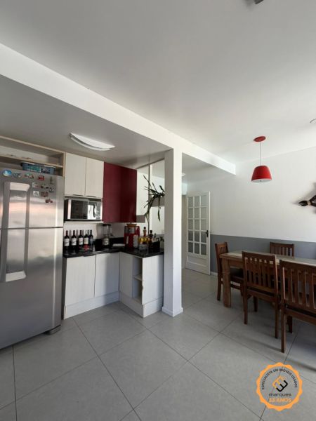 Casa com 2 quartos, 2 banheiros e 272m² à venda no bairro Laranjal, Pelotas