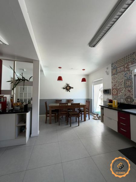 Casa com 2 quartos, 2 banheiros e 272m² à venda no bairro Laranjal, Pelotas