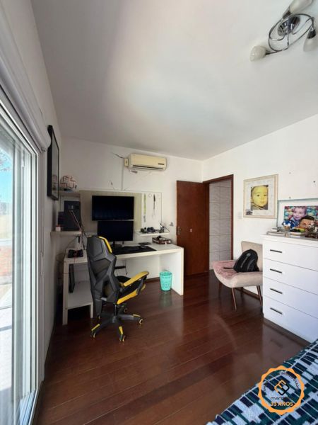 Casa com 2 quartos, 2 banheiros e 272m² à venda no bairro Laranjal, Pelotas