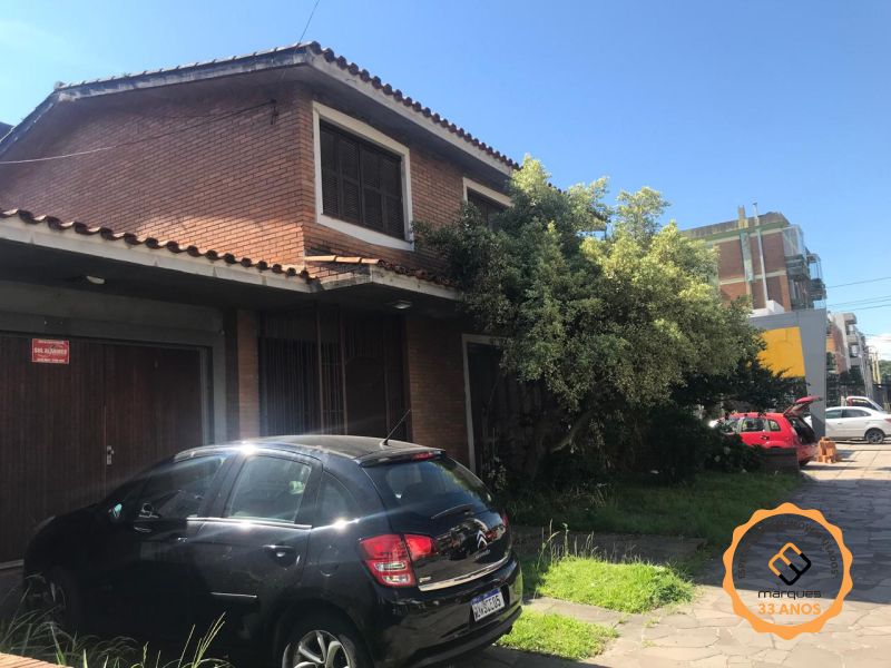 Casa com 4 quartos, 2 banheiros e 410m² à venda no bairro Centro, Pelotas