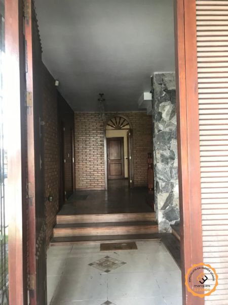 Casa com 4 quartos, 2 banheiros e 410m² à venda no bairro Centro, Pelotas