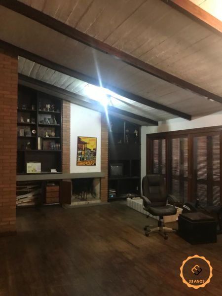 Casa com 4 quartos, 2 banheiros e 410m² à venda no bairro Centro, Pelotas