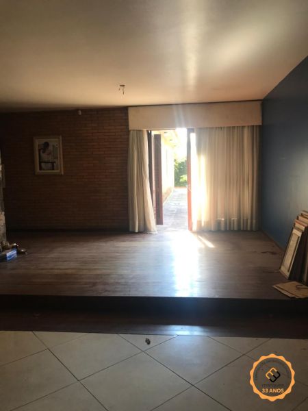 Casa com 4 quartos, 2 banheiros e 410m² à venda no bairro Centro, Pelotas