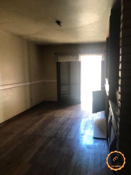 Casa com 4 quartos, 2 banheiros e 410m² à venda no bairro Centro, Pelotas