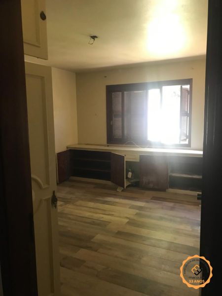 Casa com 4 quartos, 2 banheiros e 410m² à venda no bairro Centro, Pelotas
