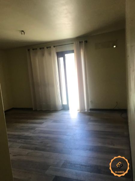 Casa com 4 quartos, 2 banheiros e 410m² à venda no bairro Centro, Pelotas