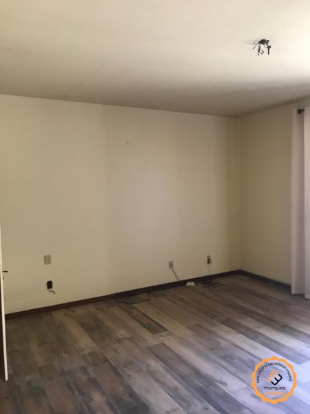 Casa com 4 quartos, 2 banheiros e 410m² à venda no bairro Centro, Pelotas
