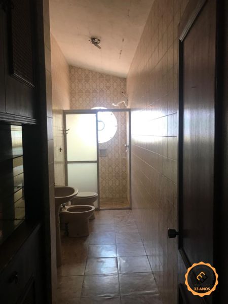 Casa com 4 quartos, 2 banheiros e 410m² à venda no bairro Centro, Pelotas