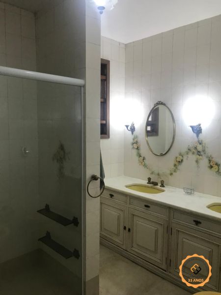 Casa com 4 quartos, 2 banheiros e 410m² à venda no bairro Centro, Pelotas