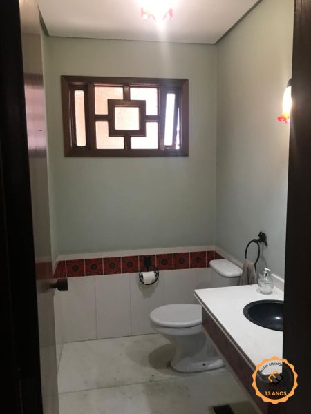 Casa com 4 quartos, 2 banheiros e 410m² à venda no bairro Centro, Pelotas