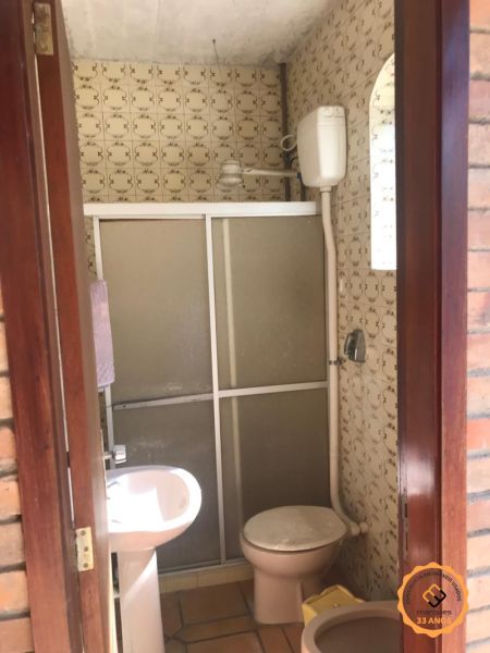 Casa com 4 quartos, 2 banheiros e 410m² à venda no bairro Centro, Pelotas