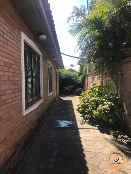 Casa com 4 quartos, 2 banheiros e 410m² à venda no bairro Centro, Pelotas