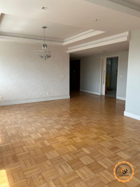 Apartamento com 3 quartos, 3 banheiros e 195m² à venda no bairro Centro, Pelotas