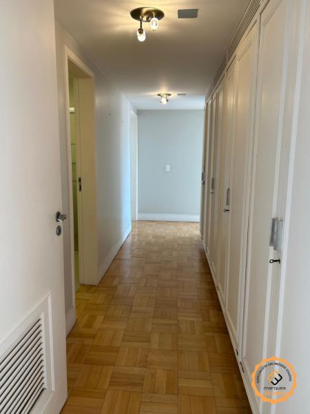 Apartamento com 3 quartos, 3 banheiros e 195m² à venda no bairro Centro, Pelotas