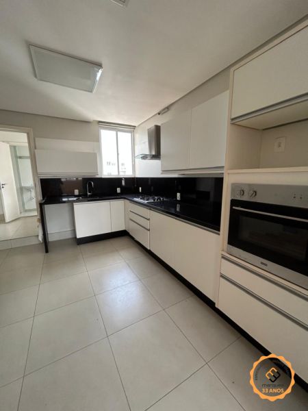 Apartamento com 3 quartos, 3 banheiros e 195m² à venda no bairro Centro, Pelotas