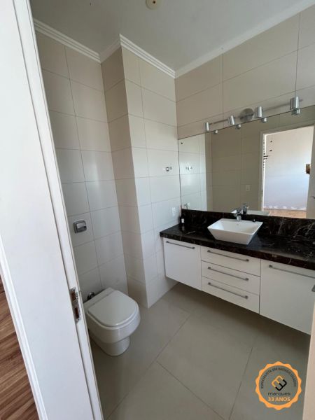 Apartamento com 3 quartos, 3 banheiros e 195m² à venda no bairro Centro, Pelotas