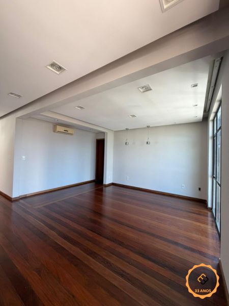 Cobertura com 4 quartos, 4 banheiros e 359m² à venda no bairro Centro, Pelotas
