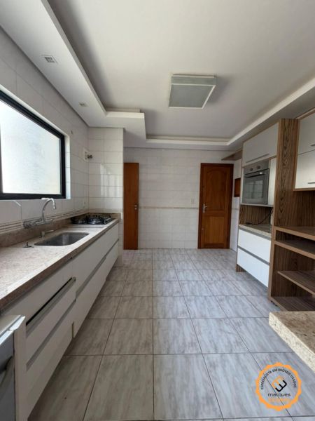 Cobertura com 4 quartos, 4 banheiros e 359m² à venda no bairro Centro, Pelotas