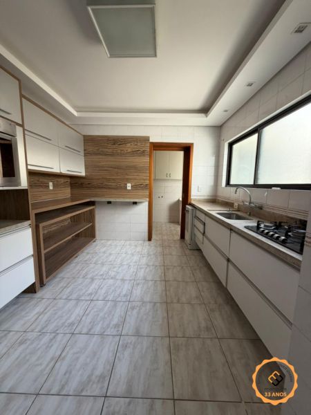 Cobertura com 4 quartos, 4 banheiros e 359m² à venda no bairro Centro, Pelotas
