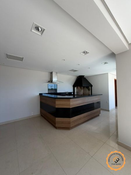 Cobertura com 4 quartos, 4 banheiros e 359m² à venda no bairro Centro, Pelotas