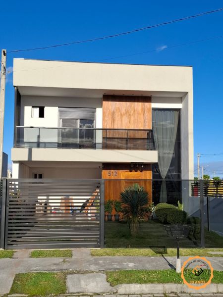Casa com 3 banheiros e 140m² à venda no bairro Três Vendas, Pelotas