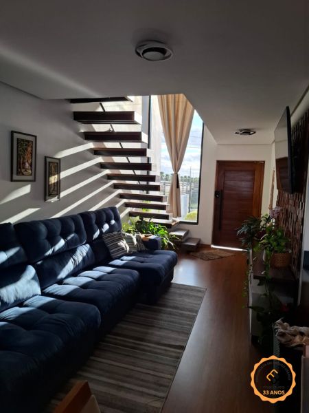 Casa com 3 banheiros e 140m² à venda no bairro Três Vendas, Pelotas