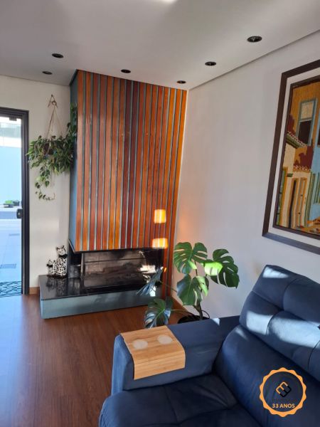 Casa com 3 banheiros e 140m² à venda no bairro Três Vendas, Pelotas