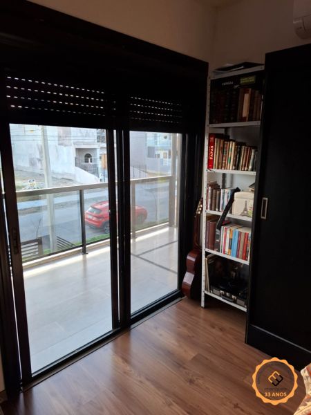 Casa com 3 banheiros e 140m² à venda no bairro Três Vendas, Pelotas
