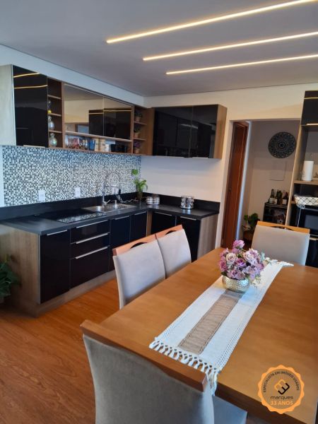 Casa com 3 banheiros e 140m² à venda no bairro Três Vendas, Pelotas