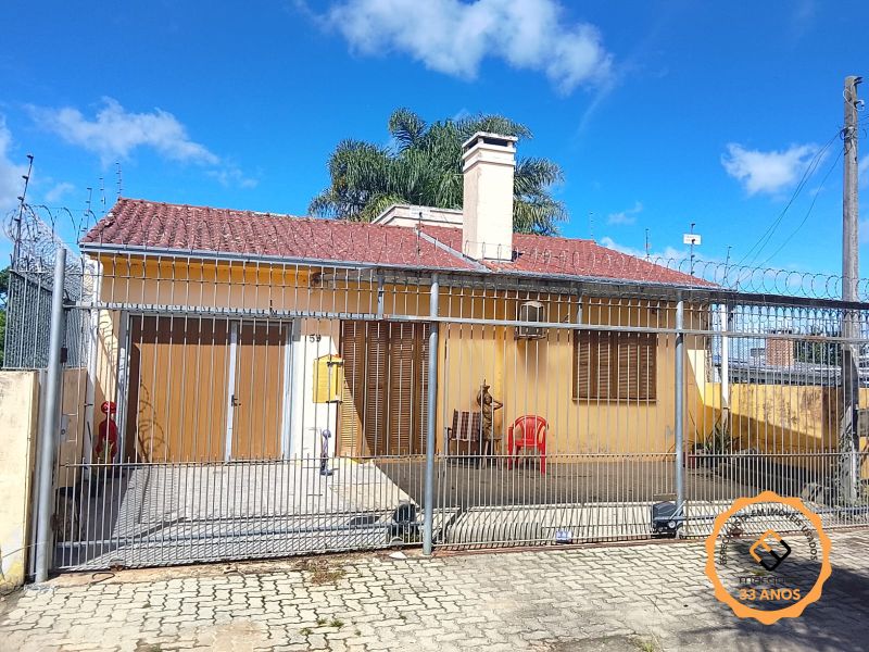 Casa com 3 quartos, 2 banheiros e 195m² à venda no bairro Três Vendas, Pelotas