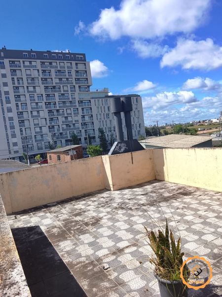 Casa com 3 quartos, 2 banheiros e 195m² à venda no bairro Três Vendas, Pelotas