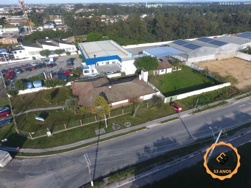 Casa Comercial com 5 quartos, 3 banheiros e 358m² à venda no bairro Três Vendas, Pelotas
