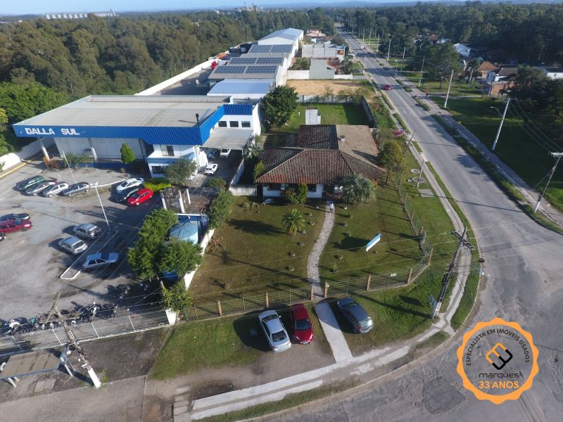 Casa Comercial com 5 quartos, 3 banheiros e 358m² à venda no bairro Três Vendas, Pelotas