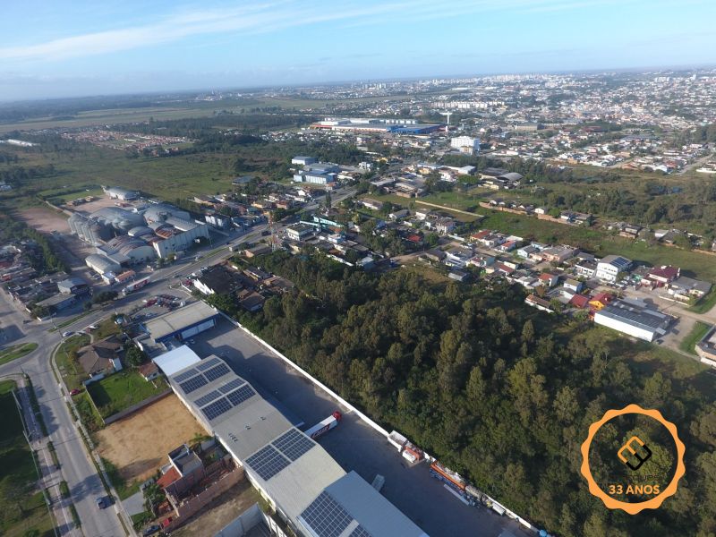 Casa Comercial com 5 quartos, 3 banheiros e 358m² à venda no bairro Três Vendas, Pelotas