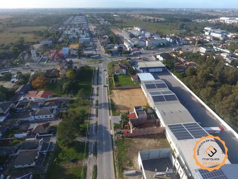 Casa Comercial com 5 quartos, 3 banheiros e 358m² à venda no bairro Três Vendas, Pelotas
