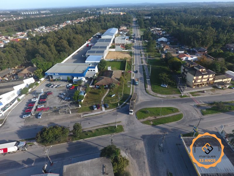 Casa Comercial com 5 quartos, 3 banheiros e 358m² à venda no bairro Três Vendas, Pelotas