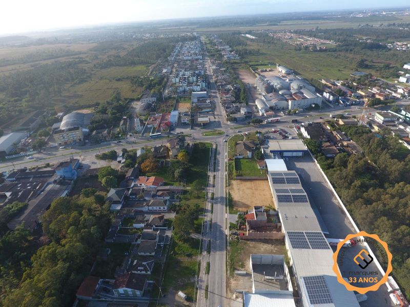 Casa Comercial com 5 quartos, 3 banheiros e 358m² à venda no bairro Três Vendas, Pelotas