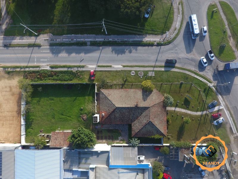 Casa Comercial com 5 quartos, 3 banheiros e 358m² à venda no bairro Três Vendas, Pelotas