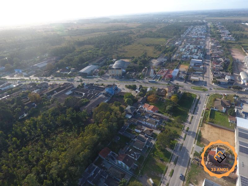 Casa Comercial com 5 quartos, 3 banheiros e 358m² à venda no bairro Três Vendas, Pelotas