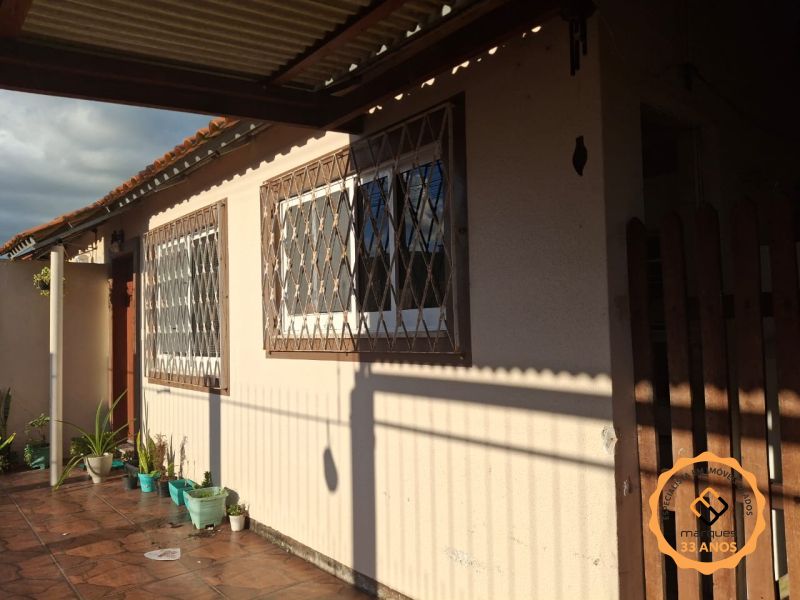Casa com 3 quartos, 2 banheiros e 120m² à venda no bairro Três Vendas, Pelotas