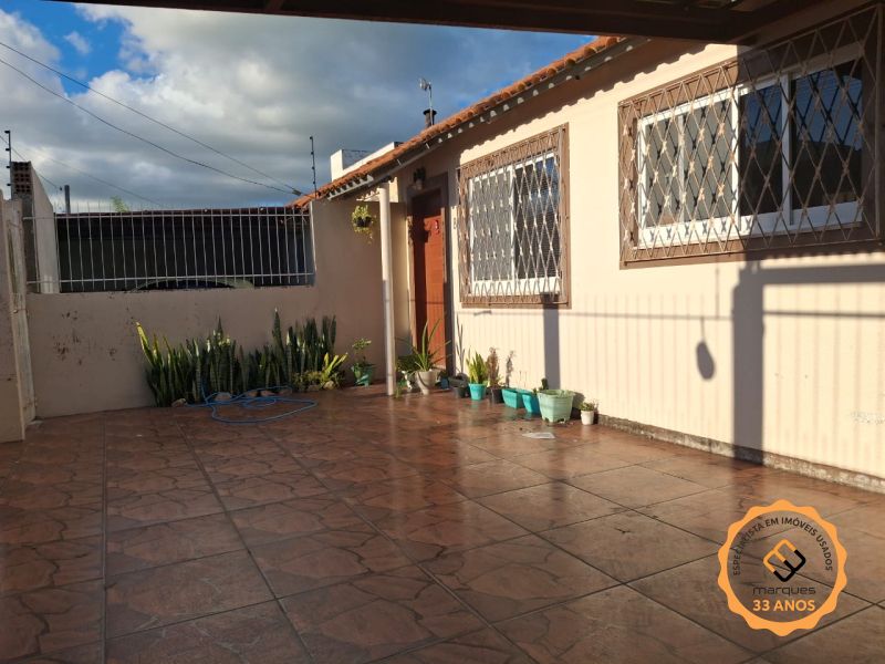 Casa com 3 quartos, 2 banheiros e 120m² à venda no bairro Três Vendas, Pelotas