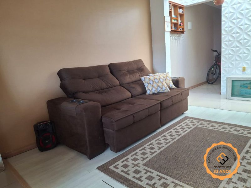 Casa com 3 quartos, 2 banheiros e 120m² à venda no bairro Três Vendas, Pelotas
