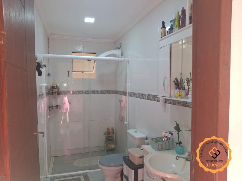 Casa com 3 quartos, 2 banheiros e 120m² à venda no bairro Três Vendas, Pelotas