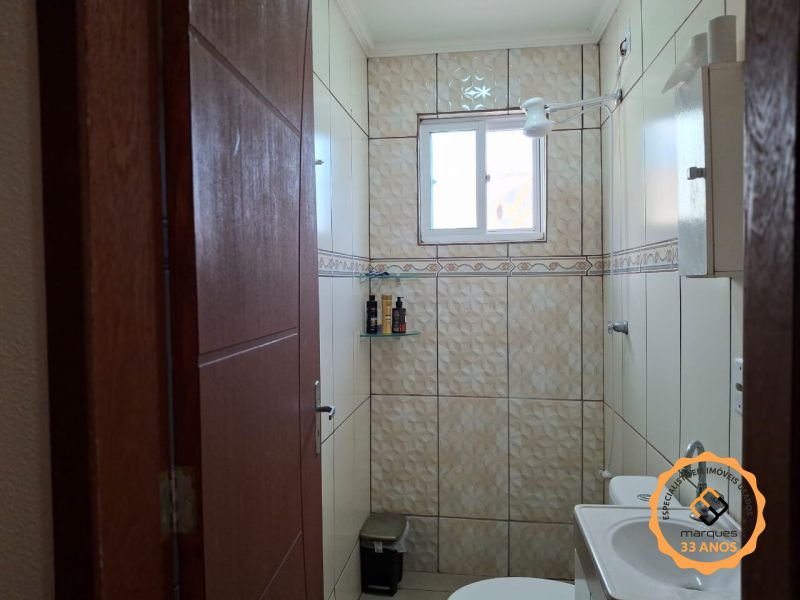 Casa com 3 quartos, 2 banheiros e 120m² à venda no bairro Três Vendas, Pelotas