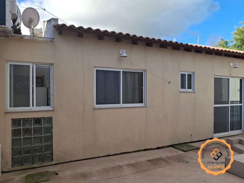 Casa com 3 quartos, 2 banheiros e 120m² à venda no bairro Três Vendas, Pelotas