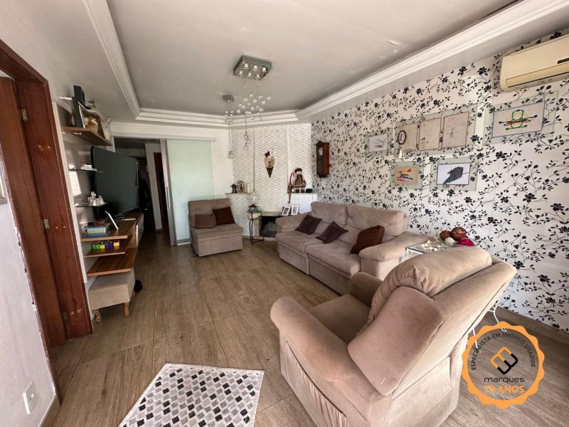 Casa com 3 quartos, 3 banheiros e 205m² à venda no bairro Areal, Pelotas