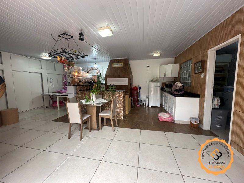 Casa com 3 quartos, 3 banheiros e 205m² à venda no bairro Areal, Pelotas