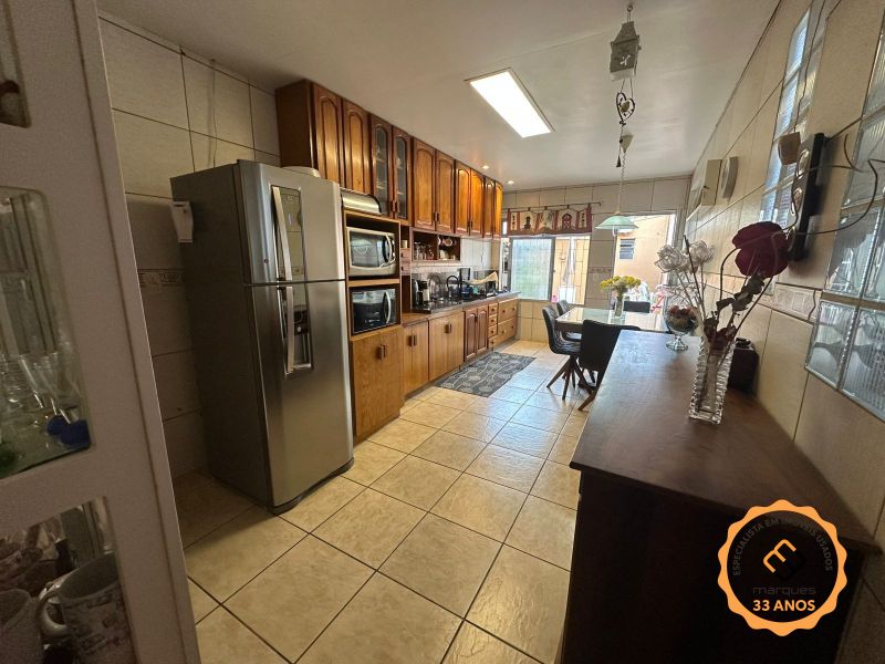 Casa com 3 quartos, 3 banheiros e 205m² à venda no bairro Areal, Pelotas
