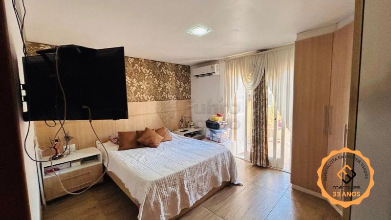 Casa com 3 quartos, 3 banheiros e 205m² à venda no bairro Areal, Pelotas